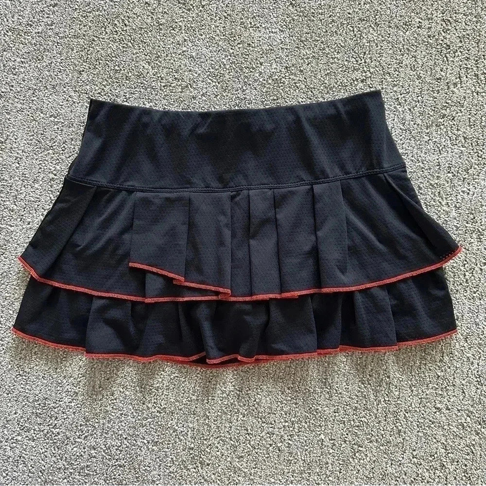 Lucky in Love Skort Women's Size Medium Black Red